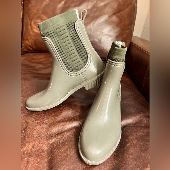 Cute Tommy Hilfiger Rainboots - Picture 1 of 10